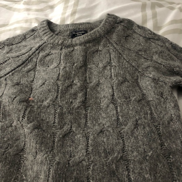 Abercrombie & Fitch woman’s Heather Gray Crewneck Sweater - Picture 4 of 7